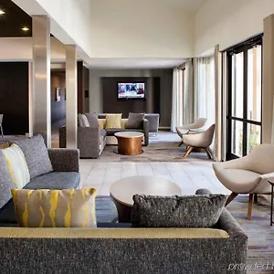 Hotel Courtyard By Marriott Airport